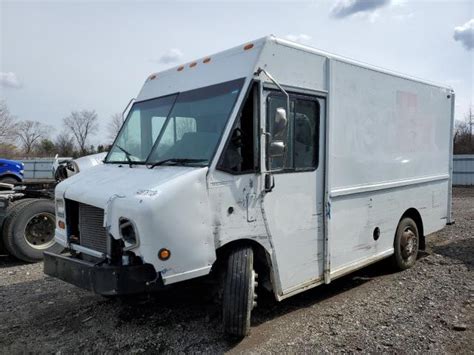 2006 FREIGHTLINER CHASSIS M LINE WALK-IN VAN