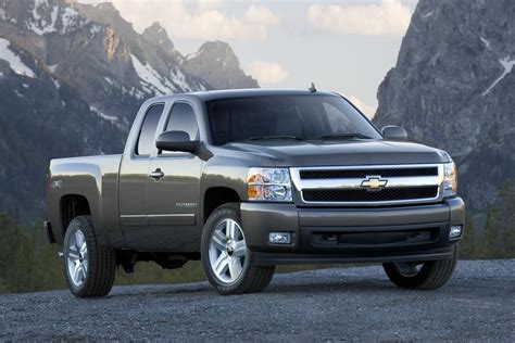 The half-ton Silverado 1500 is offered with a choice of rear or four-wheel drive and two V-8 engines: a 202-hp 4.8-liter (mated to a four-speed automatic) or a 315-hp 5.3-liter with a six-speed auto.