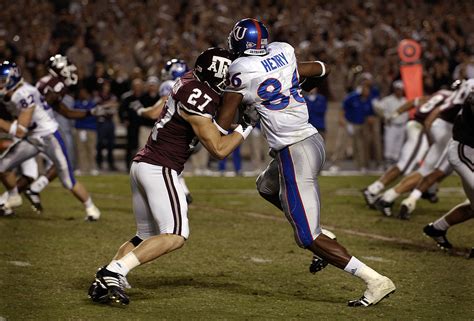 2007 kansas jayhawks football. The Jayhawks take on a Houston team that has fallen out of the top 25 after a 1-1 start in two overtime games. Kansas brings a 2-0 record and the highest-scoring offense in the country to Houston ... 