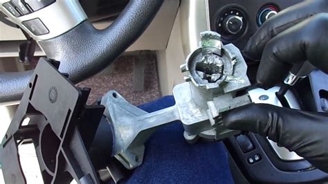 2007 saturn aura ignition switch problems.  When the dash lights flash at acces...