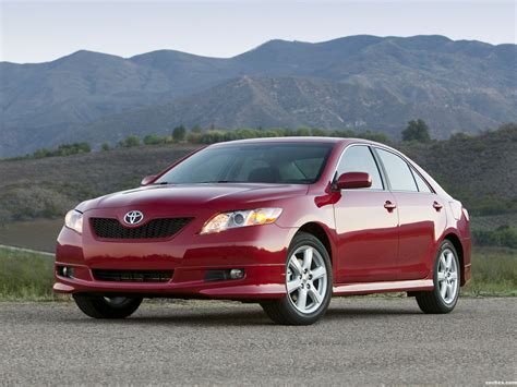 2007 toyota camry se. The 2007 Toyota Camry comes in four trim levels plus the new Hybrid model. All four trim levels, CE $19,520), LE ($19,925), SE ($21,140), and XLE ($24,900), come standard with the 158-hp 2.4-liter ... 