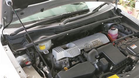 2008 toyota prius engine knocking.  Today I will be replacing the lower eng...