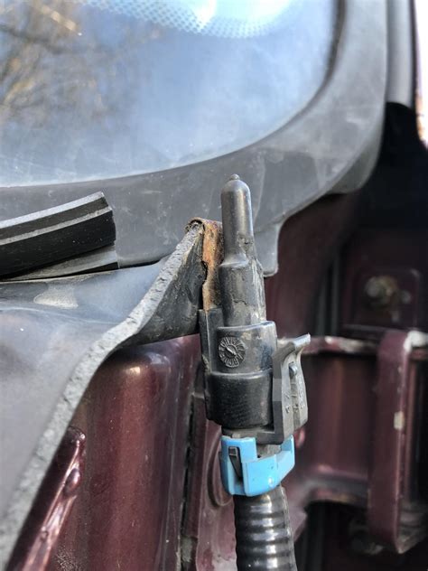 2012 freightliner cascadia ambient temperature sensor location.  put in a...