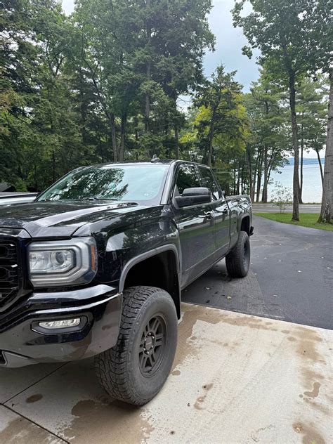 2016 gmc sierra 1500 regular cab.  It basically starts with everything not responding and...