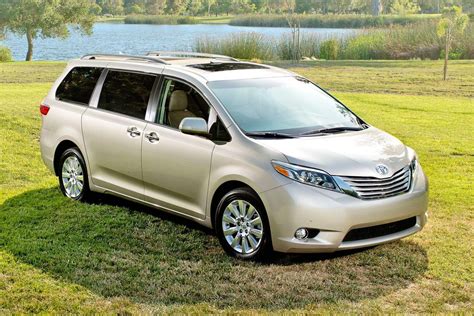 Detailed specs and features for the Used 2016 Toyota Sienna incl