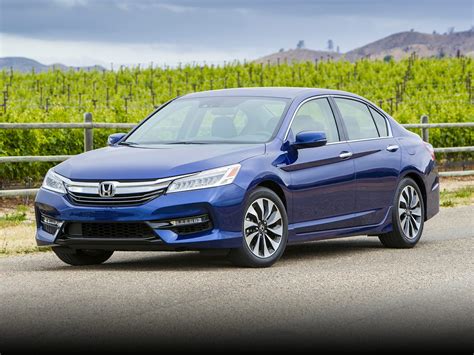 2017 honda accord. The 2017 Honda Accord coupe and sedan get power from a 2.4-liter four-cylinder engine that delivers 185 hp (or 189 hp in Sport trims) and 182 lb-ft of torque, or the 3.5-liter V-6 that pumps out ... 