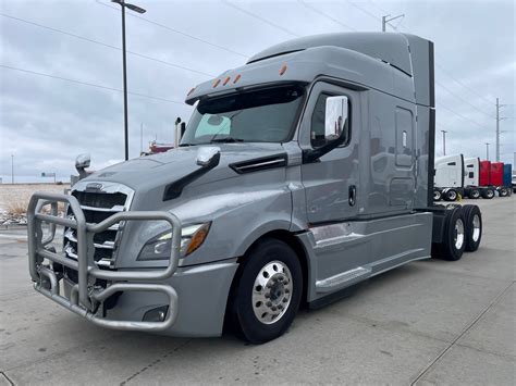 2019 freightliner cascadia oil type. The SAE Viscosity Grade system is defined in SAE Standard J306 for gear oils such as axle fluid that designates a viscosity range with a grade number. Lubricants with two grade numbers separated by a “W,” such as 75W-90, are classified as multi-grade, while those with a single number are monograde. The higher the number, the higher the ... 