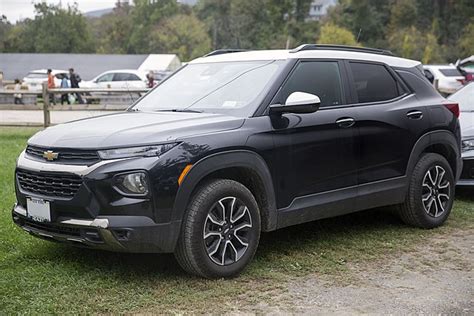 2022 chevy trailblazer problems. The 2022 Chevy Trailblazer starts at around $23,000 for the base LS model, which is comparable to a base Kia Seltos or Honda HR-V, though the Nissan Kicks is still a couple grand cheaper. Check ... 