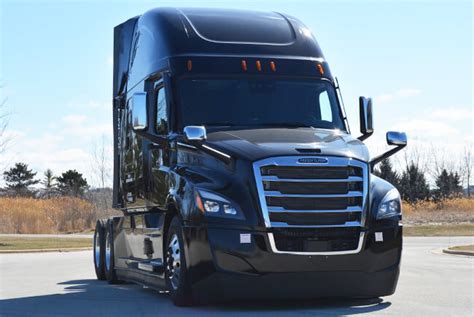 The Cascadia is the most advanced on-highway truck Freightliner has ever offered. Advanced aerodynamics help it slice through the air and boost fuel efficiency.. 
