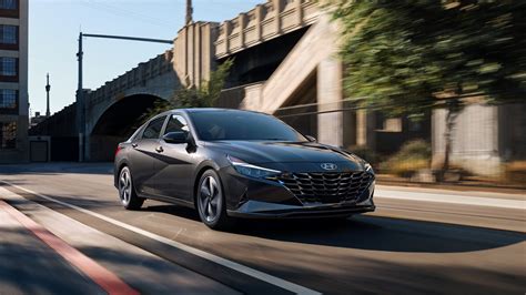2022 Hyundai Elantra: Unrivaled Fuel Efficiency and Driving Performance