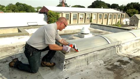 Sealing a skylight