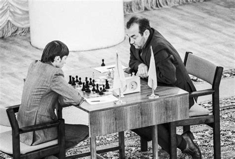 Anatoly Karpov Explains The Sicilian Dragon - Best Of The 70s - Karpov vs.  Korchnoi 