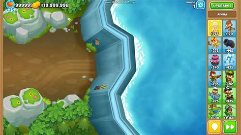 Screenshots of a Tower Defense Game in Scratch (left) and Kodu