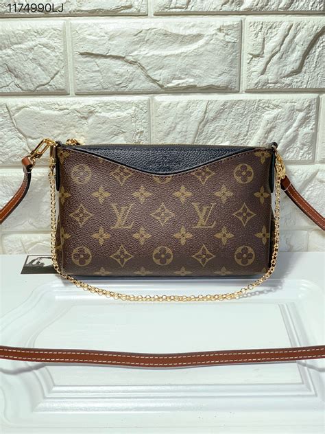New loop hobo bag is officially up. Yay or nay? : r/Louisvuitton