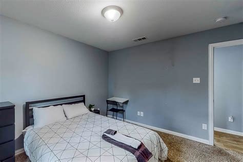 V6  Comfort Apartment & Mall - Roblox