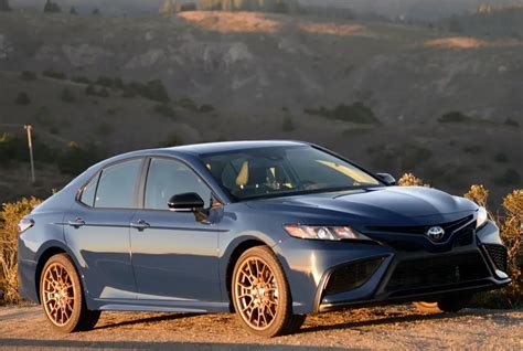 2023 toyota camry hybrid se nightshade. Mar 6, 2023 · The 2023 Camry SE Hybrid sports Toyota's 2.5-liter naturally-aspirated four-cylinders. Unlike the old I4 engines, however, this model comes with a Hybrid motor that helps keep fuel consumption low, as well as add some performance to the four-cylinder engine. The engine works collaboratively with an electronic CVT to send power to the front-wheels. 