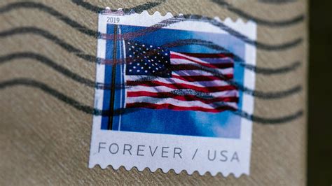 U.S. Flag 1 Roll of 100 USPS Forever First Class Postage Stamps Billowing  Stars & Stripes Celebrating Patriotism 