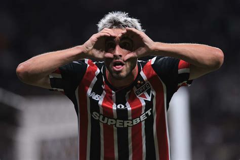 @blogdosaopaulo "Gratidão, Respeito e Amor" despede-se Luizão do São Paulo rumo à Premier League