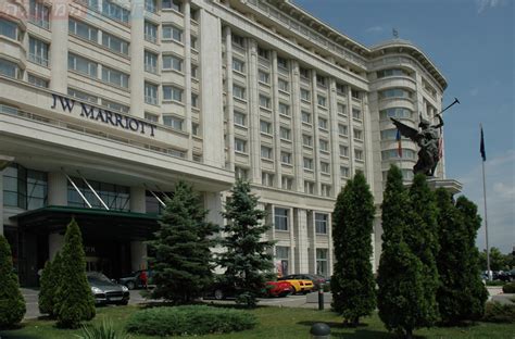 מלון מריוט רומניה  מריוט בוקרשט מציעה את מיטב האלגנטיות האירופית ונוחות דלוקס עם 402 חדרים, 6 מסעדות, מרכז כנסים, מועדון בריאות וספא, גלריה, קניות ואת הקזינו הגדול