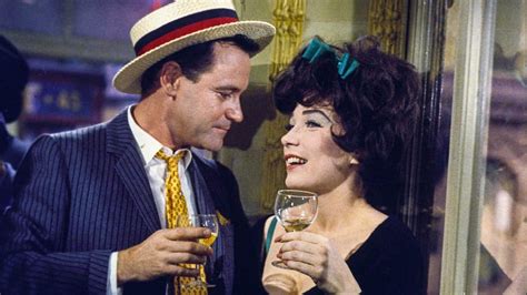 دانلود فیلم irma la douce 1963 بدون سانسور  Zufällig befindet sich Patous Vorgesetzter Inspector Lefevre unter den Freiern, woraufhin Nestor prompt