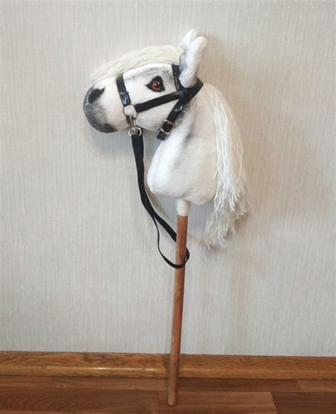 Chestnut Hobby Horse with removable leather bridle – Laurel Designs