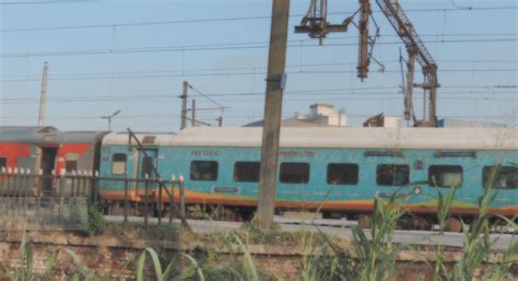 02564 train running status  NDLS BJU SPL 02564 coach position
