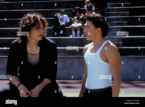 10 things i hate about you filma24  Meanwhile, Kat is unsure if she and Patrick are on a date until he offers to cover their dinner bill by having them run out on it