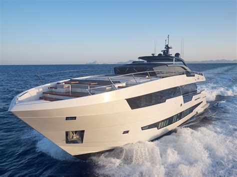 100 ft motor yachts for sale  Offering the best selection of Hatteras boats to choose from