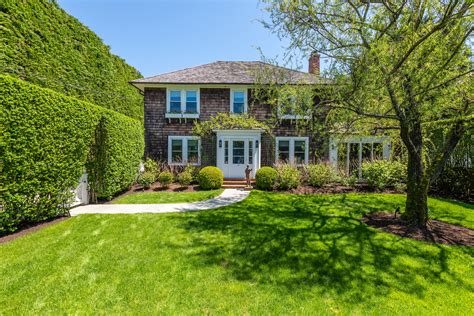 100 wooley dr southampton 5 bath Traditional home in Southampton Shores is a breathtaking spot to enjoy the summer