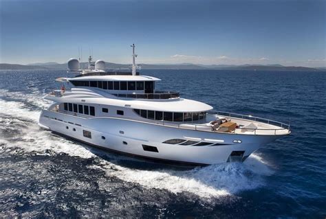 100ft yacht for sale  Year - Year +