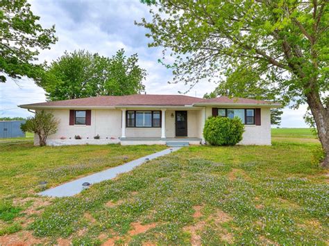 103 w 7th seiling ok 73663  single family home built in 1945 that was last sold on 04/14/2003