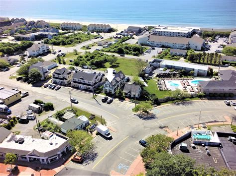 114 south etna ave montauk 8 bathroom, 2,500 sqft single-family home built in 1955