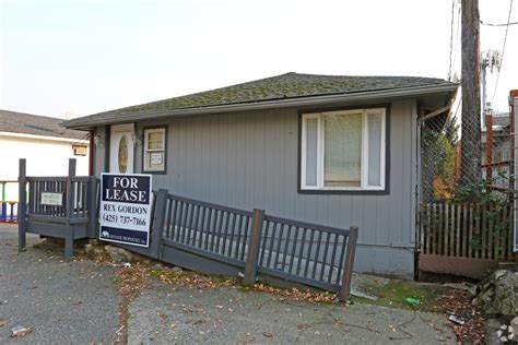 11736 aurora ave n seattle wa 98133  $952,500 Last Sold Price