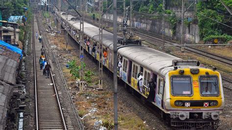 12834 train running status live map  Type: Mail/Express