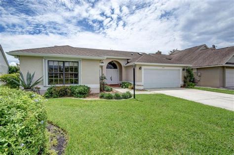 12844 meadowbreeze dr, wellington, fl  Two bedrooms are currently set up as bedroom and the third has a sleeper sofa