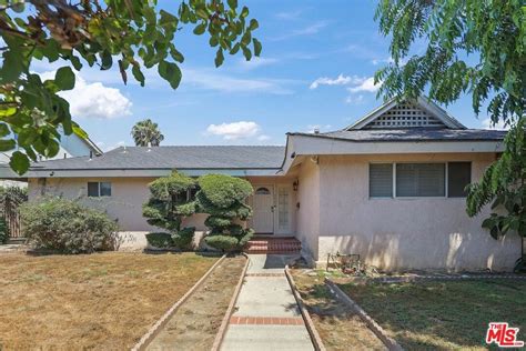 13907 chandler blvd For sale This 7434 square foot single family home has 5 bedrooms and 8