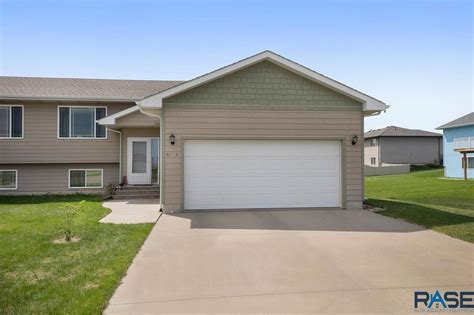 1402 s marion rd sioux falls sd 57106  The Zestimate for this Single Family is $272,500, which has increased by $1,387 in the last 30 days