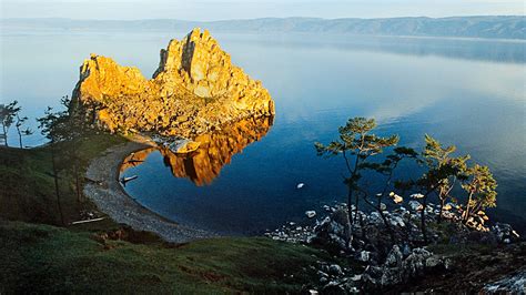 15 danau terbesar di indonesia Pulau Samosir, Bukan Cuma Sekedar Pulau Besar di Tengah Danau