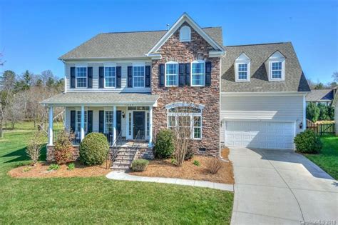 16133 grassy creek dr, huntersville, nc For Rent: 3299 - Residential, 4 bed, 3 bath, 2,783 sqft at 16133 Grassy Creek Drive in Skybrook