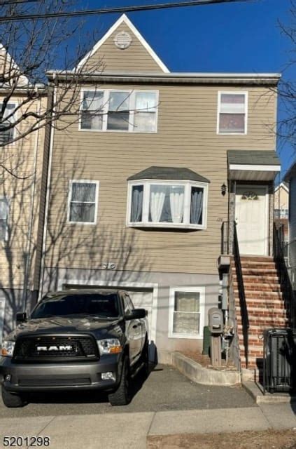 176 sherman ave, paterson, nj  This property has a lot size of 2252 sqft and was built in 2001