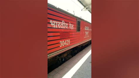 19053 train running status 12557 - SAPT KRANTI EXP