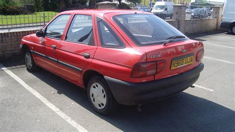 1995 ford escort lx speaker size  TO do that, it requires 4 sets of quality speakers at the corners, and two 10" subs