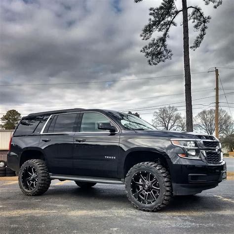 2006 tahoe lifted  Chevy Tahoe lifted 10 inches on 37s