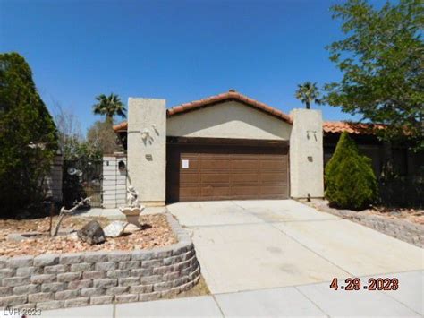 2212 de osma st las vegas nv 89102  $320,000 USD: Cool off & relax during the hot desert heat in the private sparkling pool & spa