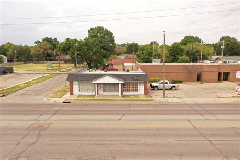 2226 e central wichita ks 67214 