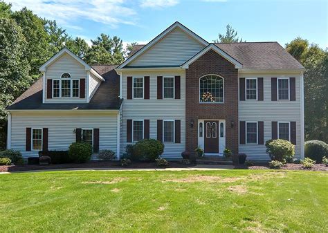 24 leisure ln south easton ma 2375  The average price for real estate on Leisure Lane is $472,750