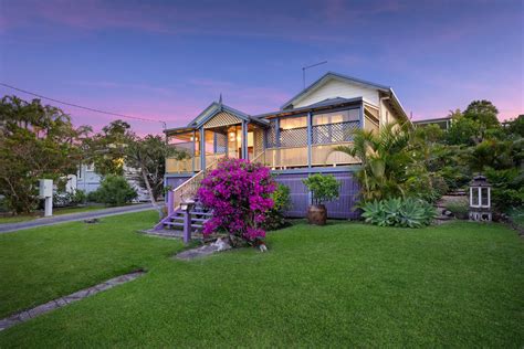 24 ruskin street byron bay nsw 2481  26 Ruskin Street is a 6 bedroom, 5 bathroom house with 4 carspaces