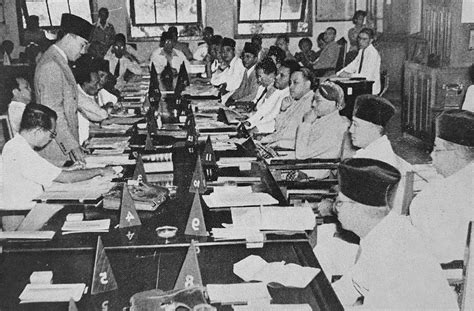 3 hasil sidang ppki tanggal 18 agustus 1945 PPKI mengadakan sidang kedua pada tanggal 19 Agustus 1945