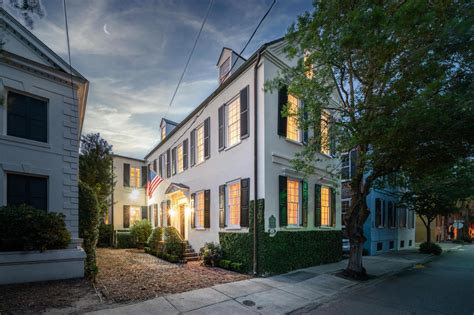 32 wentworth st charleston sc 29401  This is an elegant and very livable home with fabulous view