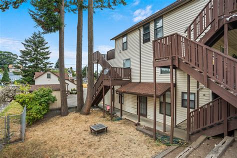 3232 hoyt ave, everett, wa 9 miles from Everett Naval Station, and is convenient to other military bases, including Naval Air Station Whidbey Island